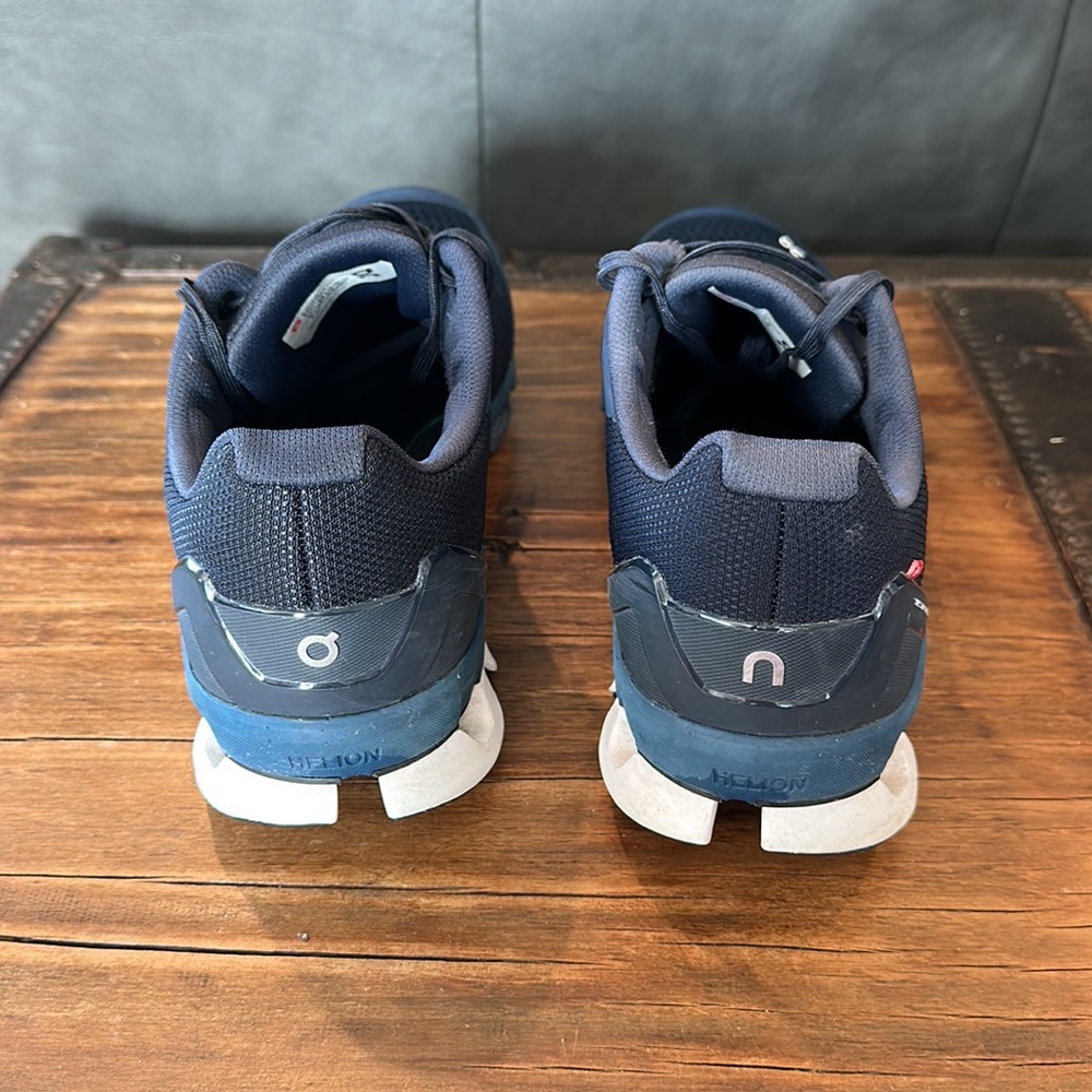 On Cloud Running Shoe - image 3